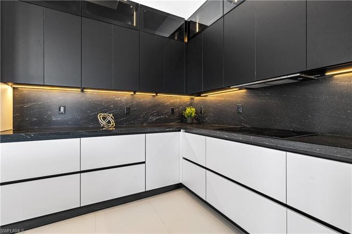 Kitchen - Quartz Countertops with Full Backsplash & Custom Kitchen Cabinets with Top-of-the-Line Doors & Drawers with Unique Design