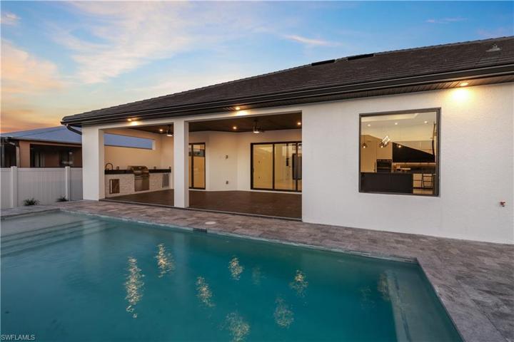Backyard Pool - Twilight!