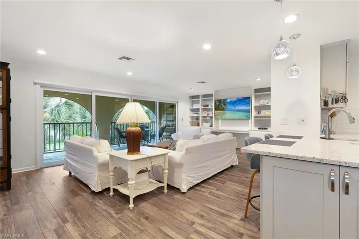 3360  10th N ST, Naples, FL 34103