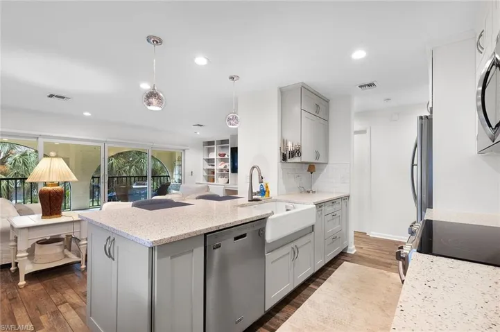 3360  10th N ST, Naples, FL 34103