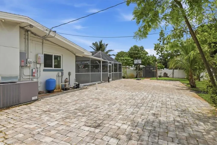 1821 Winkler Ave, Fort Myers, Florida 33901