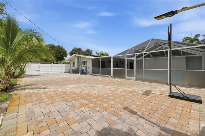 1821 Winkler Ave, Fort Myers, Florida 33901