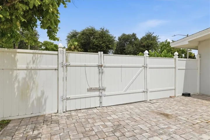 1821 Winkler Ave, Fort Myers, Florida 33901