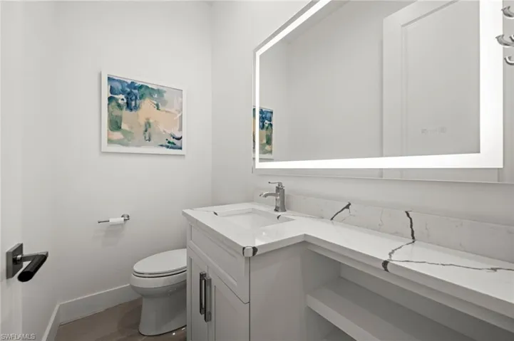 Downstairs 1/2 bathroom