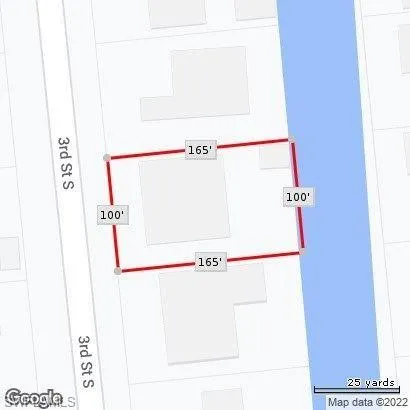 Good size homesite with a covered boatslip.