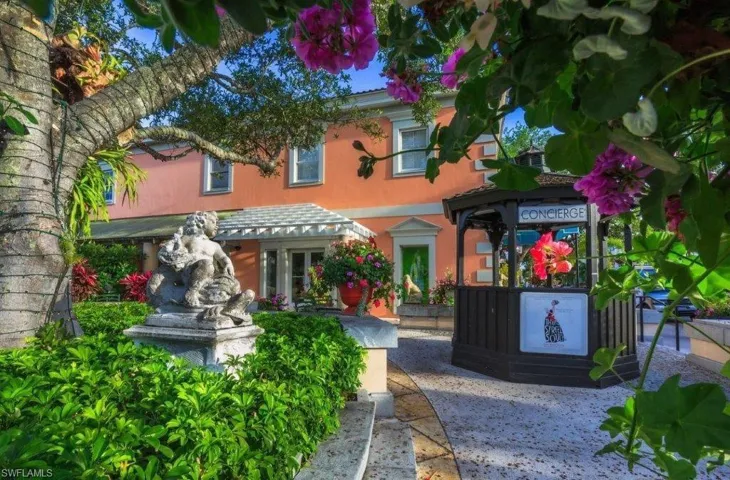So many hidden jewels along the prettiest street in Naples.