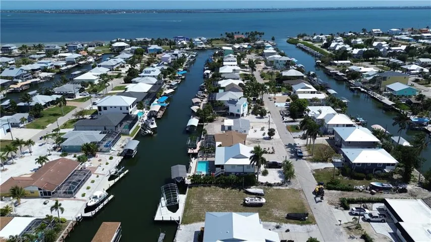 2480 Sycamore St, Other, Florida 33956