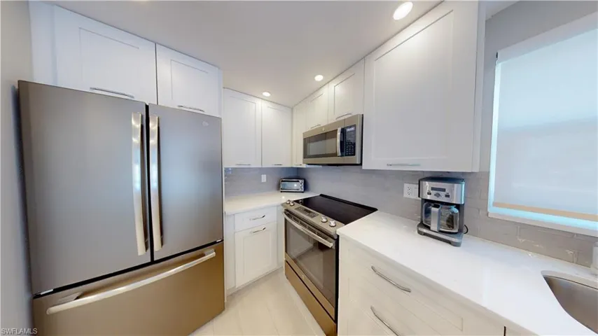 53 High Point Cir W # 203, Naples Fl 34103