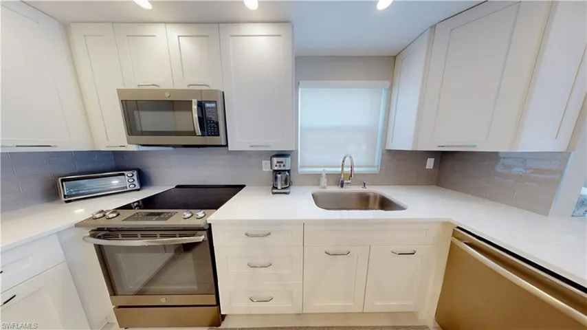 53 High Point Cir W # 203, Naples Fl 34103