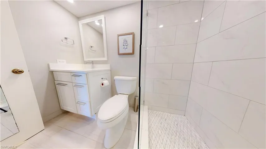 53 High Point Cir W # 203, Naples Fl 34103