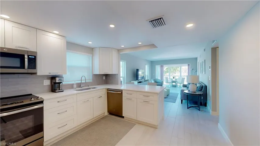 53 High Point Cir W # 203, Naples Fl 34103