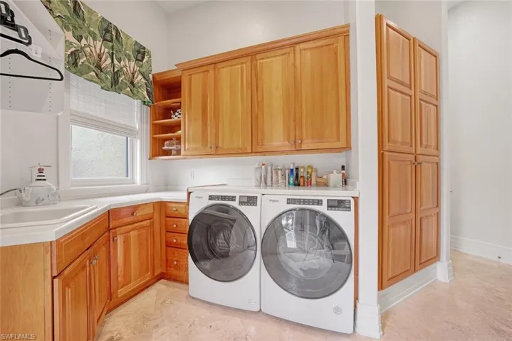 15780  Kilmarnock  DR, Fort Myers, FL 33912