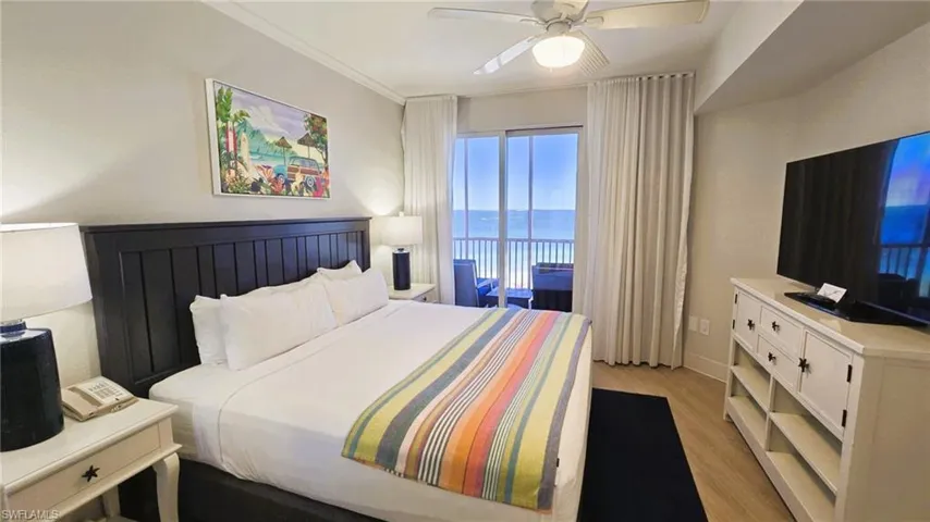 Bedroom with access to exterior, light wood-type flooring, crown molding, and ceiling fan