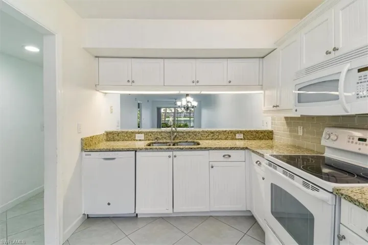 2300  Hidden Lake  DR, Naples, FL 34112