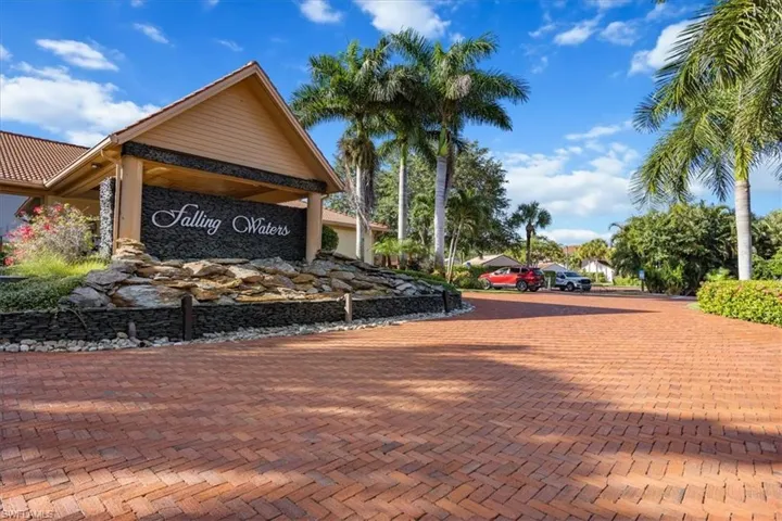 2300  Hidden Lake  DR, Naples, FL 34112
