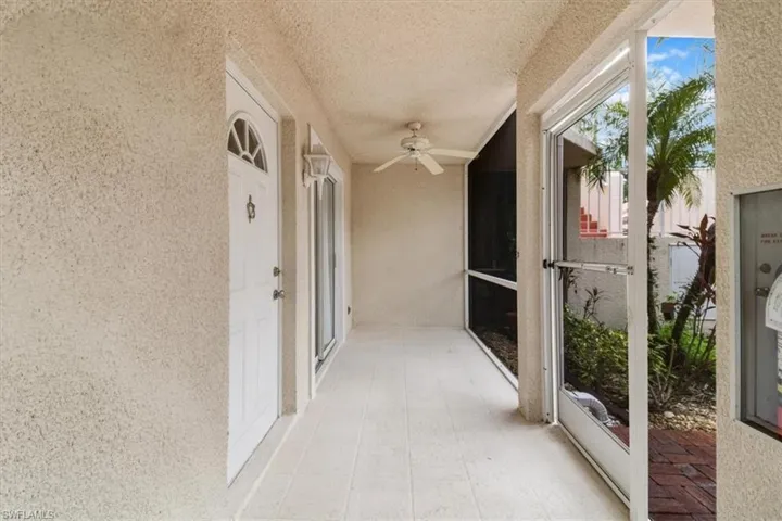 2300  Hidden Lake  DR, Naples, FL 34112