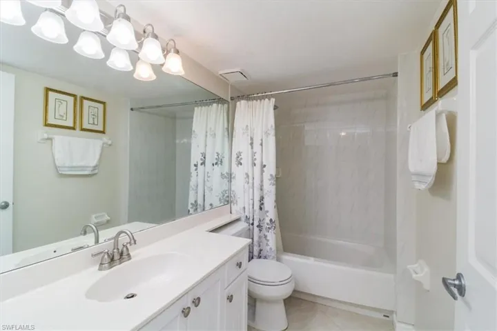 2300  Hidden Lake  DR, Naples, FL 34112