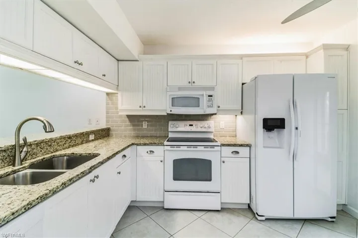 2300  Hidden Lake  DR, Naples, FL 34112