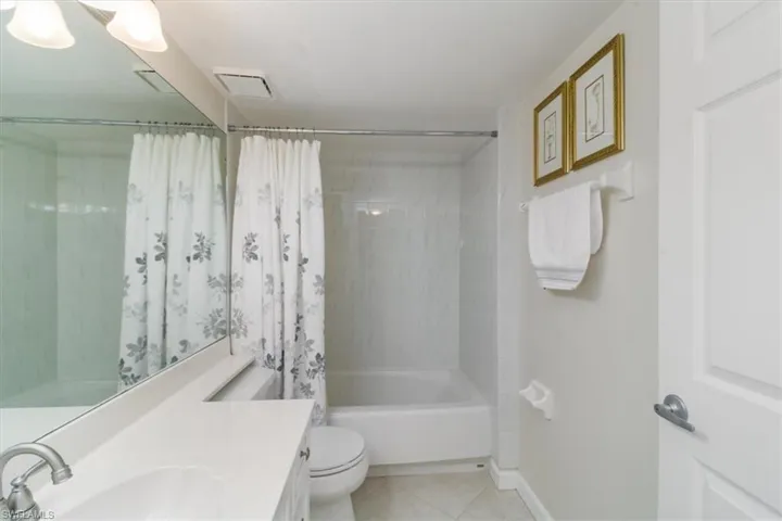 2300  Hidden Lake  DR, Naples, FL 34112