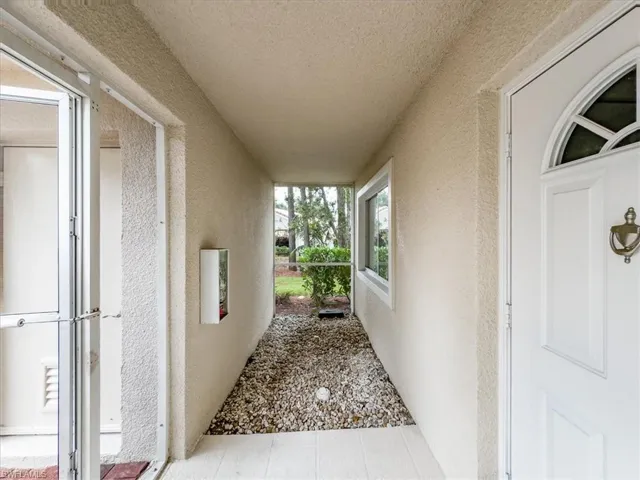 2300  Hidden Lake  DR, Naples, FL 34112