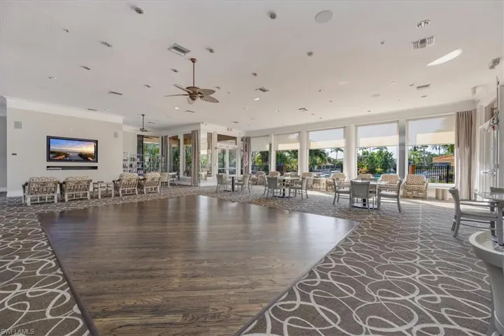2300  Hidden Lake  DR, Naples, FL 34112