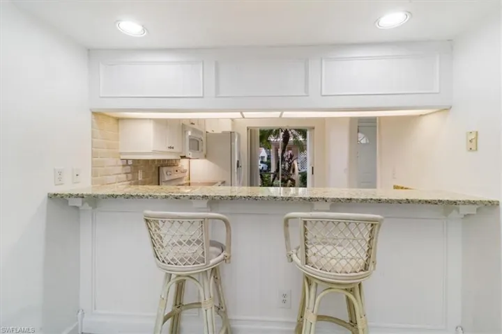 2300  Hidden Lake  DR, Naples, FL 34112