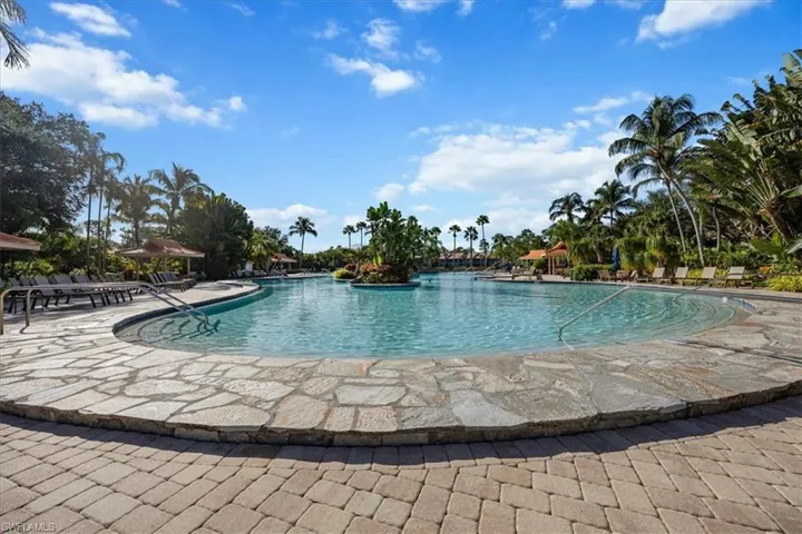 2300  Hidden Lake  DR, Naples, FL 34112