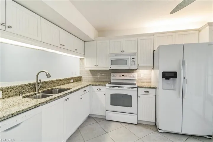 2300  Hidden Lake  DR, Naples, FL 34112