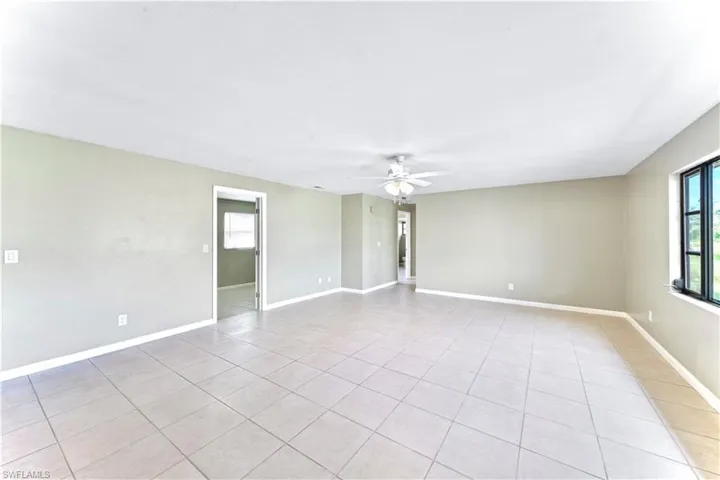 Tiled empty room with ceiling fan