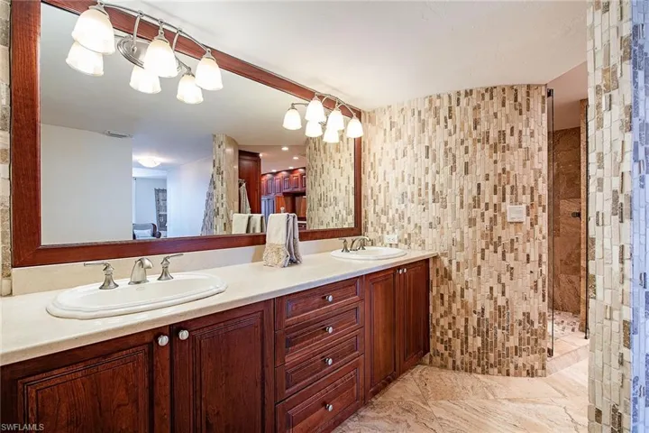 3215  Gulf Shore N BLVD, Naples, FL 34103