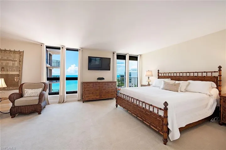 3215  Gulf Shore N BLVD, Naples, FL 34103