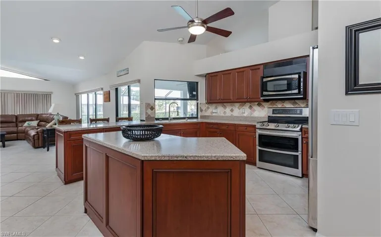 512 33rd Ter, Cape Coral, Florida 33904