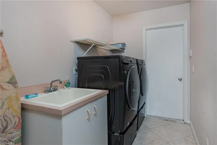 512 33rd Ter, Cape Coral, Florida 33904
