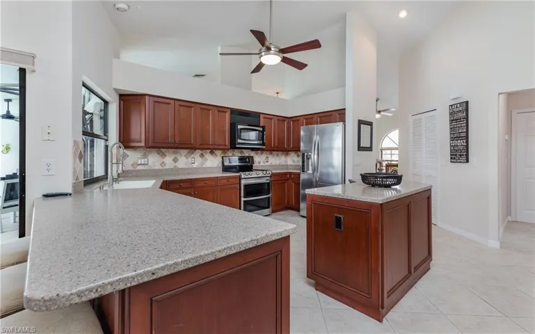 512 33rd Ter, Cape Coral, Florida 33904