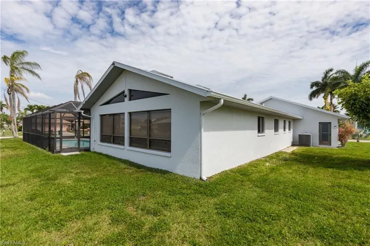512 33rd Ter, Cape Coral, Florida 33904