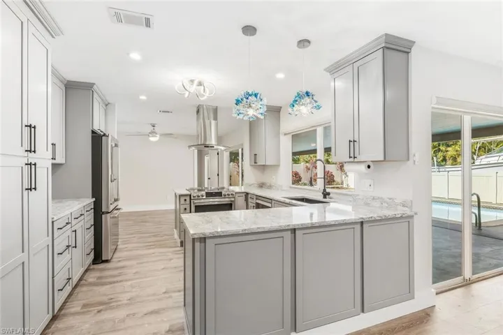 Brand New Kitchen with Pass-Through to the Pool!