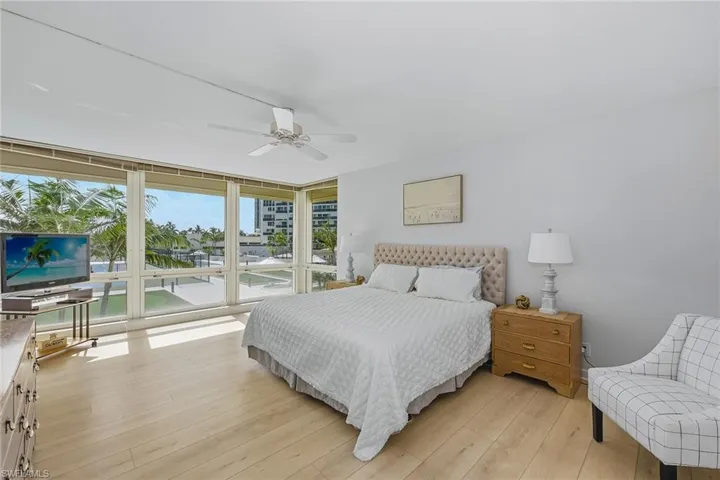 4051  Gulf Shore N BLVD, Naples, FL 34103