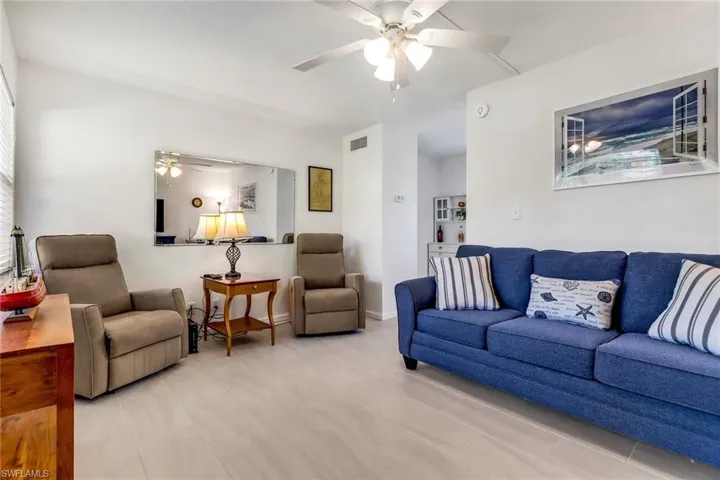 207  8th S AVE, Naples, FL 34102