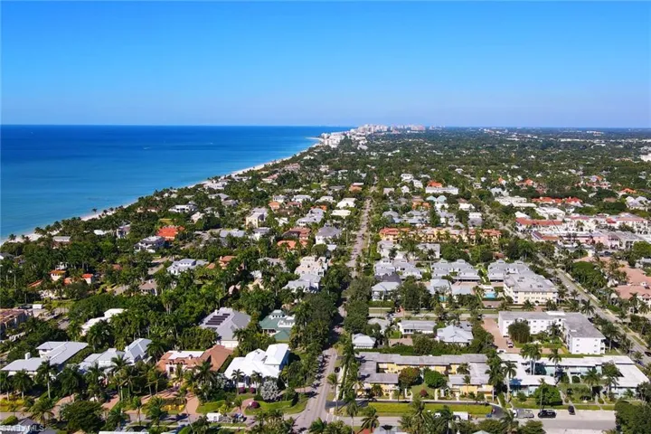 207  8th S AVE, Naples, FL 34102