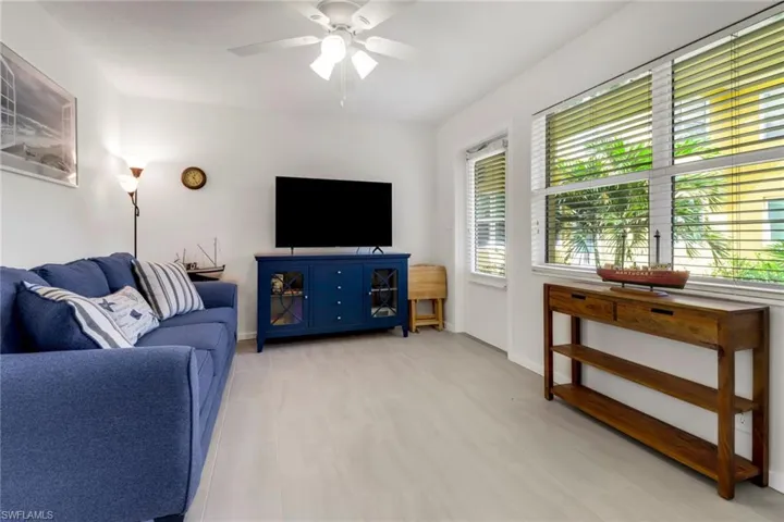 207  8th S AVE, Naples, FL 34102