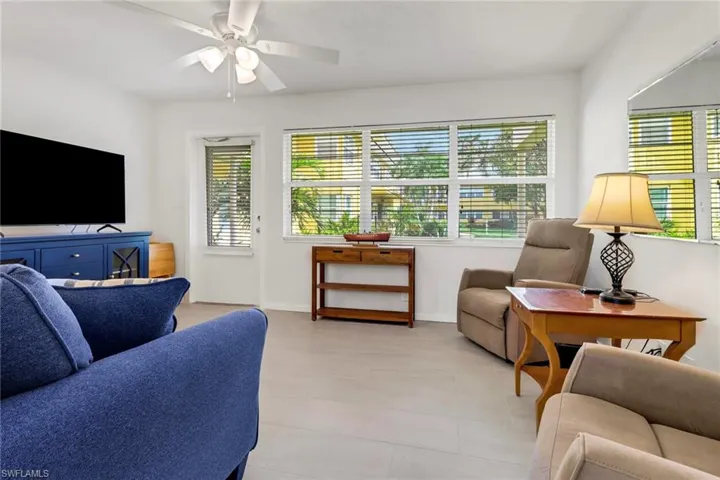 207  8th S AVE, Naples, FL 34102