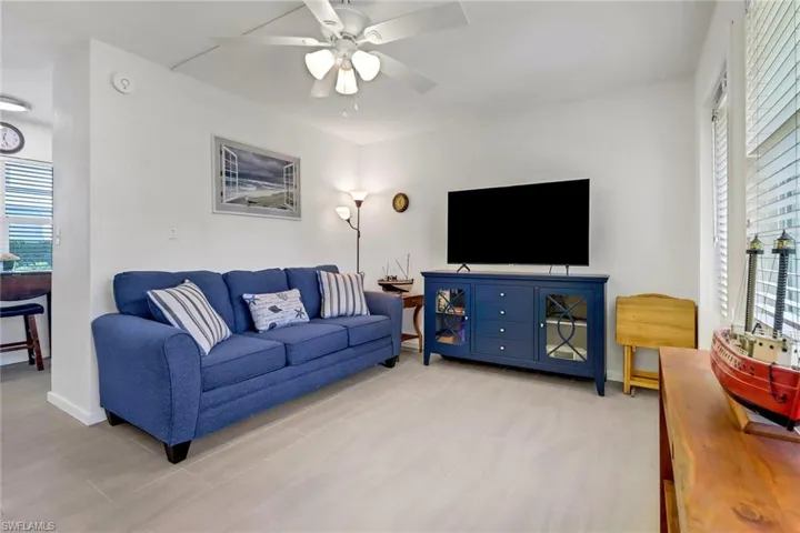 207  8th S AVE, Naples, FL 34102