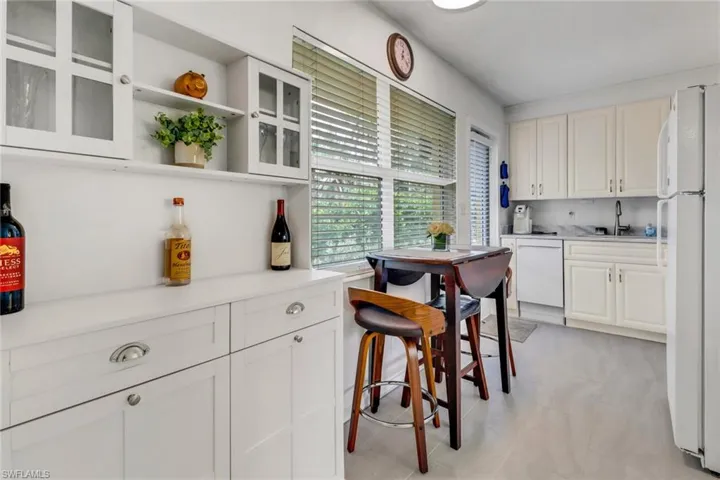 207  8th S AVE, Naples, FL 34102