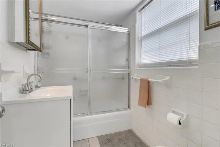 207  8th S AVE, Naples, FL 34102