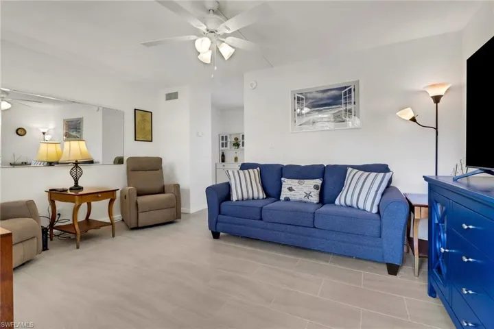 207  8th S AVE, Naples, FL 34102