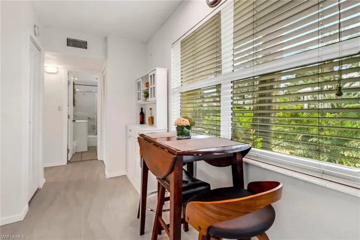 207  8th S AVE, Naples, FL 34102