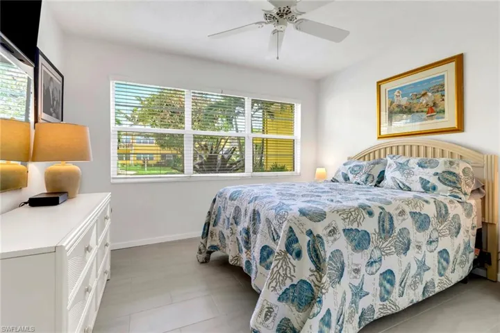 207  8th S AVE, Naples, FL 34102
