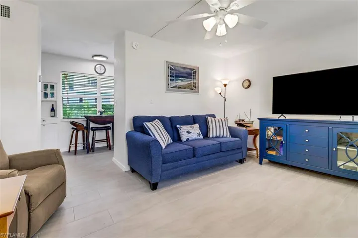 207  8th S AVE, Naples, FL 34102