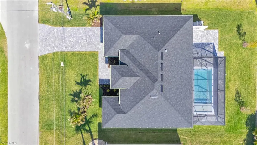 Birds eye view of property