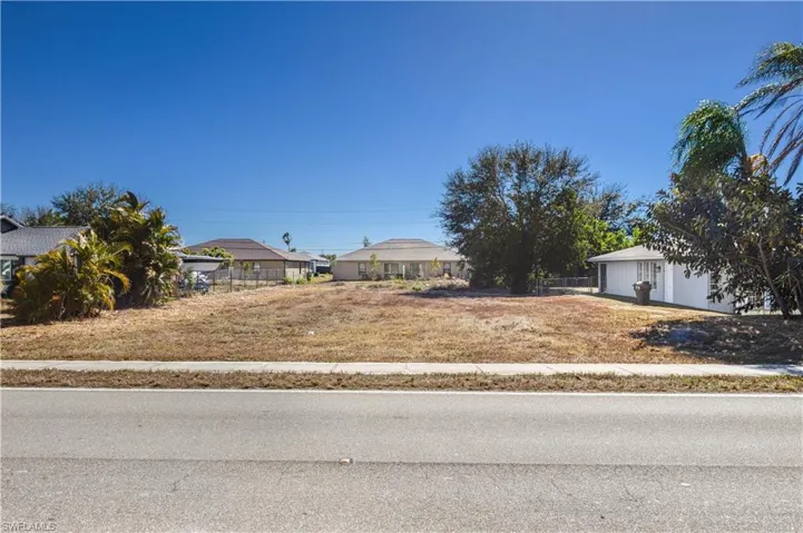 View of yard with a residential view